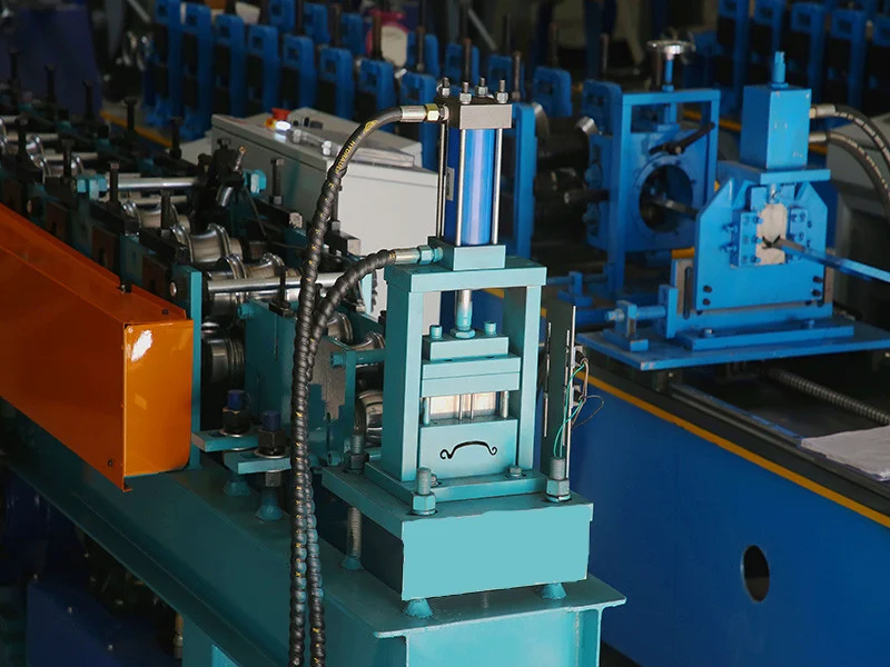High Quality Roller Shutter Door Roll Forming Machine 9 d562c4e89fccc4dec71034f90b4776c5 1786098871 ZlJt