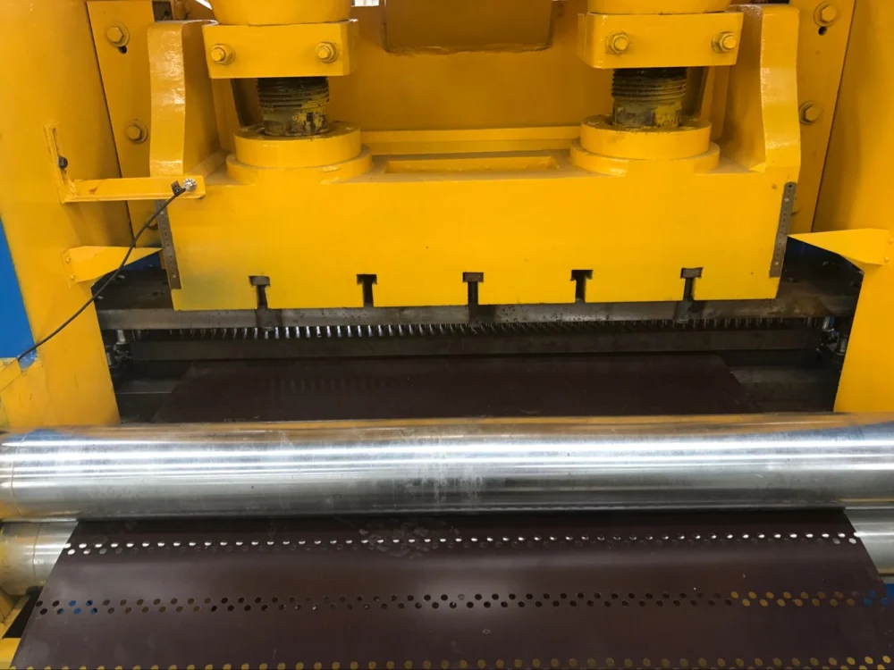 Fully automatic metal plate punching and shearing machine 2 f4e3727a80e4e59bf3de94308f4b02ce 1786090394 IqQk