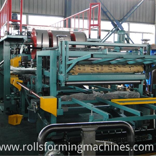EPS sandwich panel roll forming machine