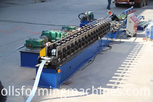 Photovoltaic stents roll forming machine