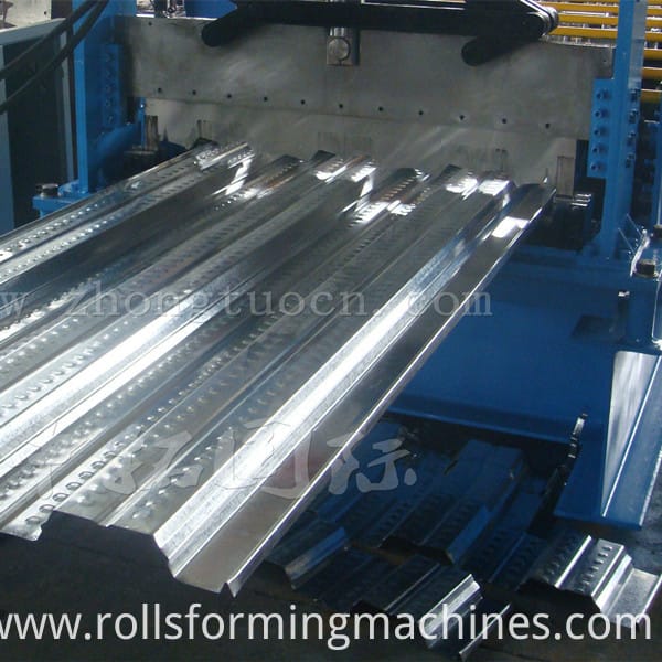 Floor deck roll forming machine (21)