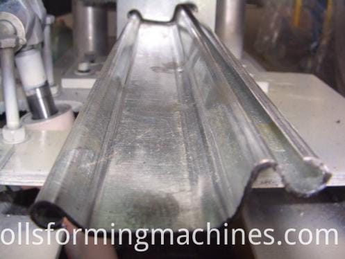  Automatic Hurricane Aluminum Roller Shutter Machine--shearing system 2