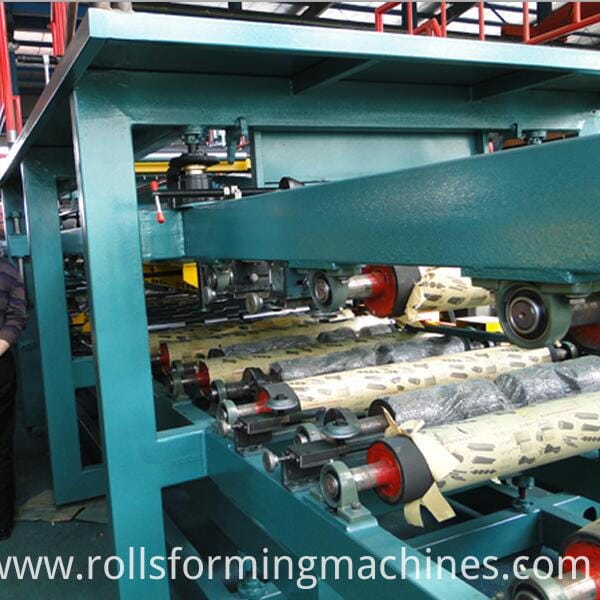 EPS sandwich panel roll forming machine